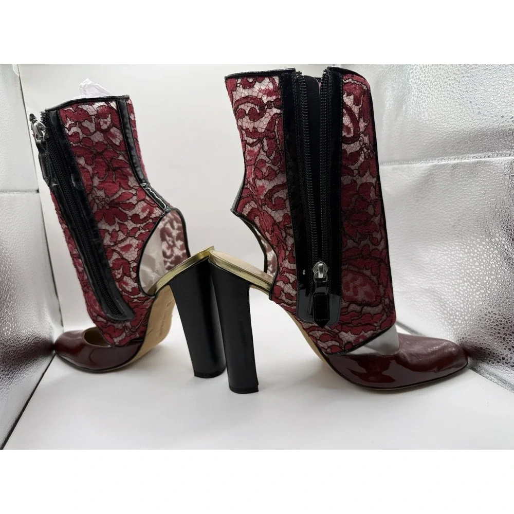 Manolo Blahnik Leather With Lace Floral Overlay . Handmade In Italy Size 9 - 9.5